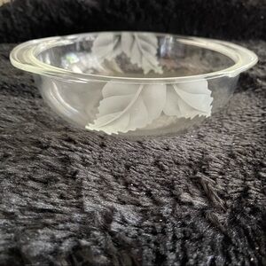 Vintage Pyrex Double Handle Glass Clear Dish Bowl Leaf 2 Qt.